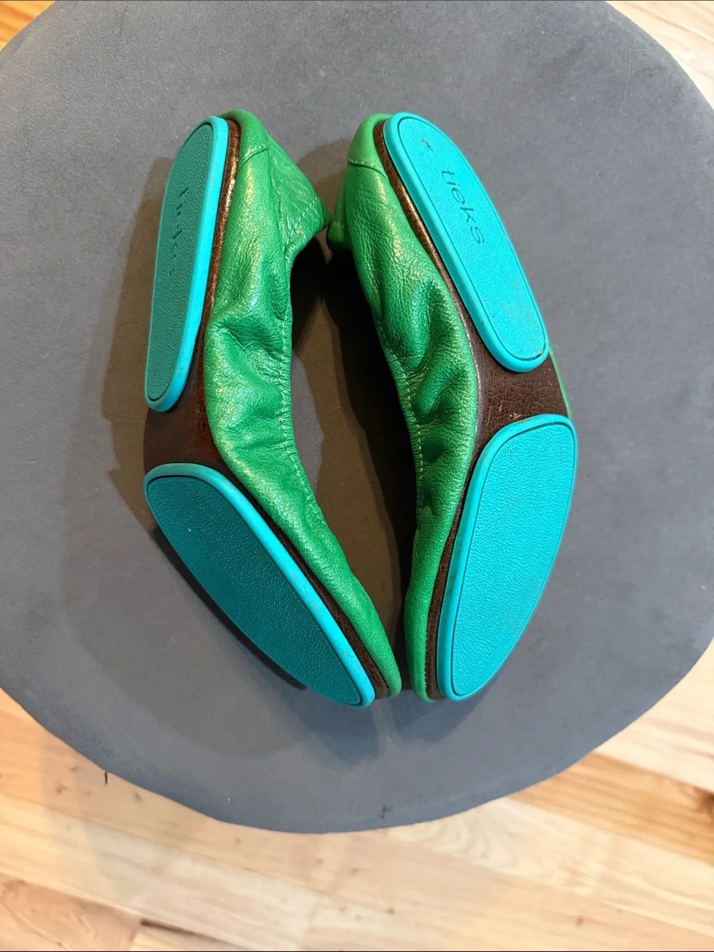 Women's Kelly Green Tieks Leather Ballet Flats